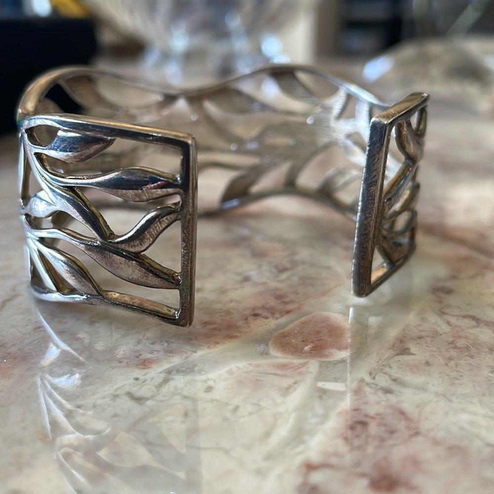 NIB~Vintage Woman’s Cuff 14K White Gold Silver Leaf Design Cuff Bracelet - Picture 3 of 10